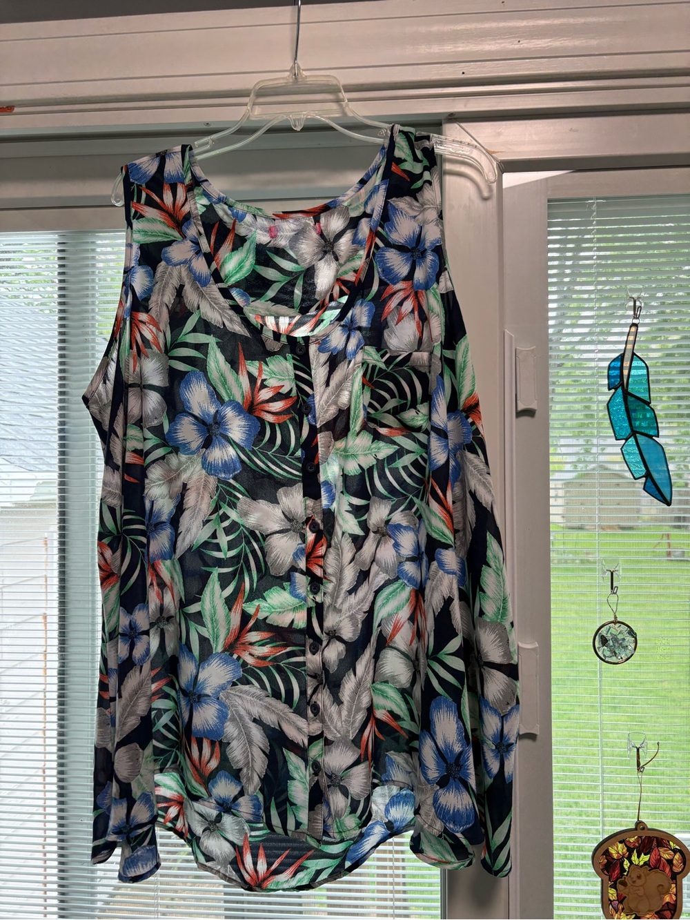 Women’s Floral Sleeveless Button-Front Top - Black/Blue